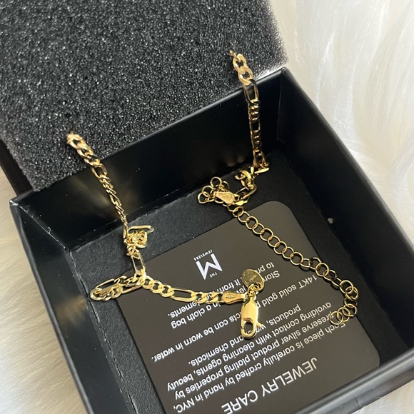 The M Jewelers Gold Figaro Chain Choker - Picture 6 of 7